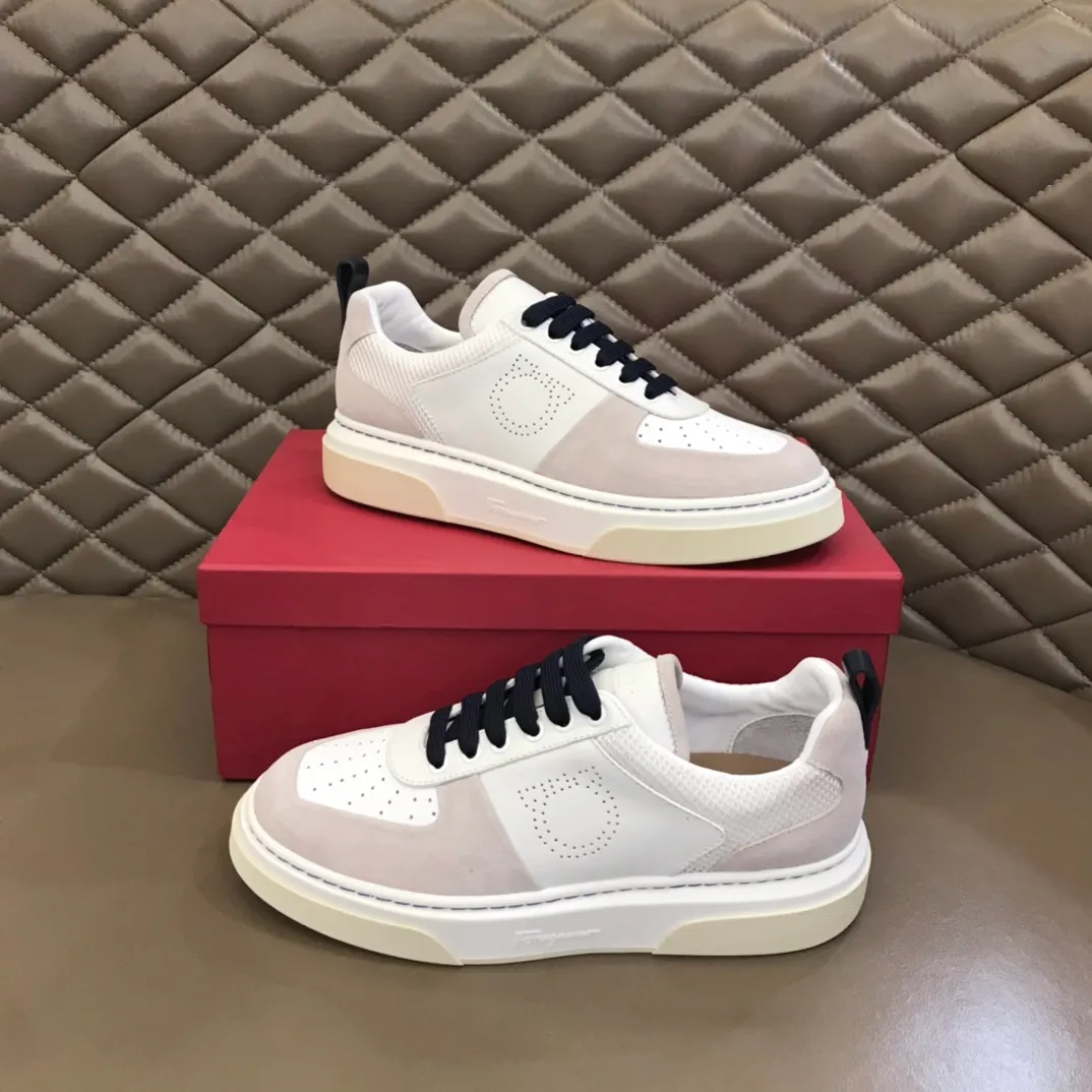 p420 "Salvatore Ferraga**" men's low-cut fashion sneakers. This casual shoe has a novel structure and is made of soft calfskin. The contrasting color elements on the upper highlight the bold and avant-garde atmosphere. The first-layer cowhide lining is high-end and comfortable. Energetic and fresh, these shoes can be worn with casual looks or add a touch of street style to elegant trousers.  Size: 38-44
